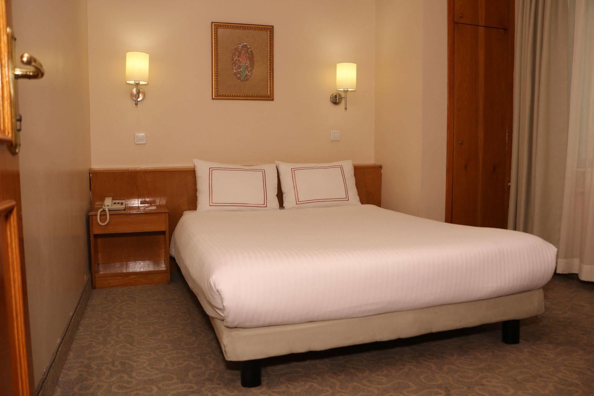 Ilkay Hotel Istanboel